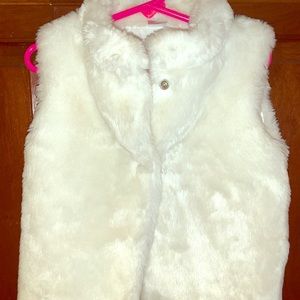 Carter’s White Faux Fur Vest Size 5T